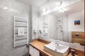 Фото номера Двухместный номер с 1 кроватью и собственной ванной комнатой Апарт-отели SOLAVO HOME&amp;TRAVEL г. Солец-Здруй 5